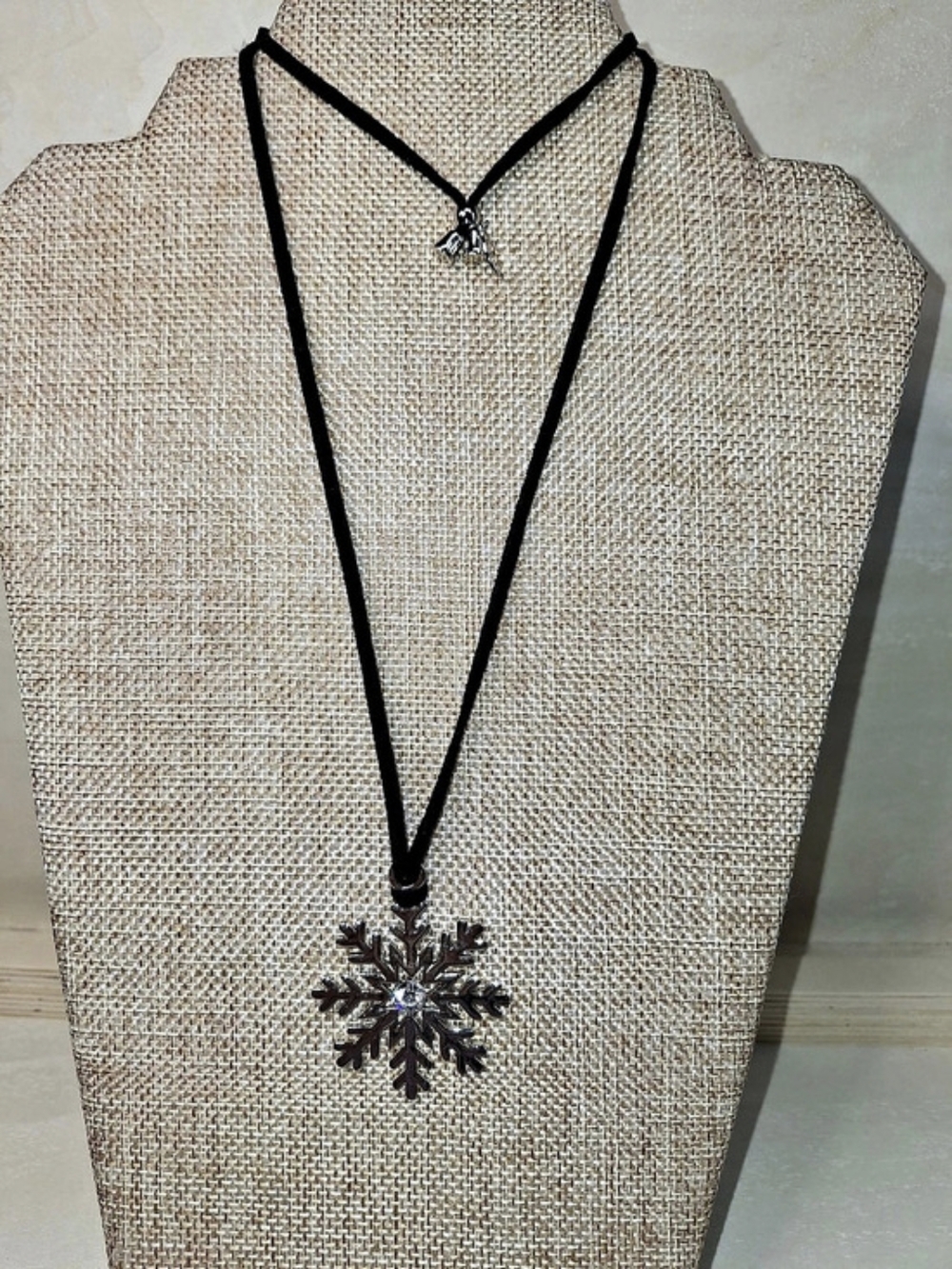 Cookie Lee Snowflake Pendant Necklace in Black & Silver